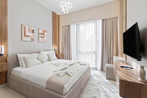 Ένα ή περισσότερα κρεβάτια σε δωμάτιο στο 1BR in GRANDE with Balcony I Amazing INFINITY POOL I Steps to Dubai Mall & Fountain