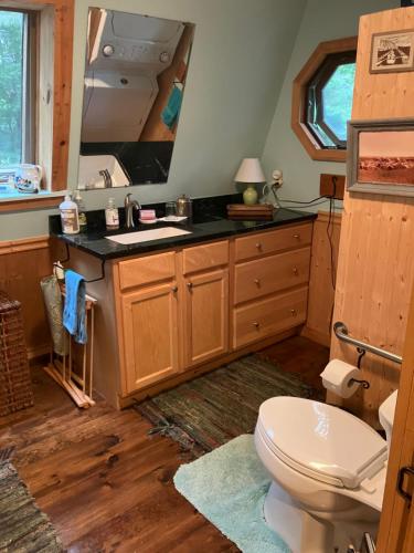 Ένα μπάνιο στο Camp HuckelBauer