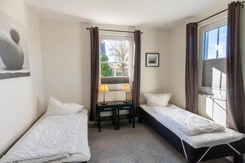 Postel nebo postele na pokoji v ubytování Ferienwohnung Arkonablick EG, Helle Wohnung mit 2 Terrassen und eigenem eingezäuntem Garten Hunde herzlich willkommen