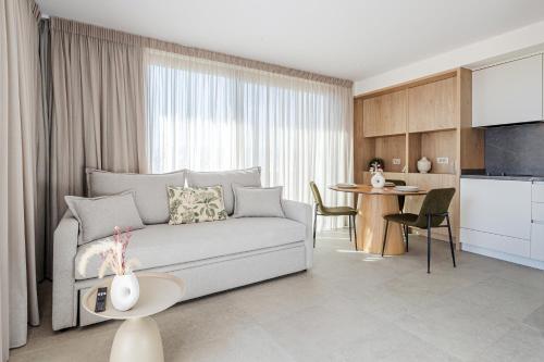 Raise Se7en Apartments