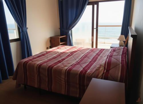 Ένα ή περισσότερα κρεβάτια σε δωμάτιο στο Lindo y cómodo departamento en Maitencillo, Chile