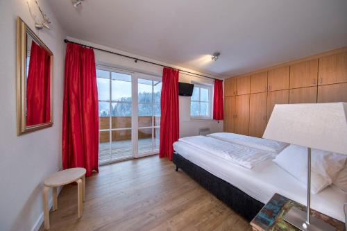 Holidayhome with Sauna Genieten in Saalbach Top E2