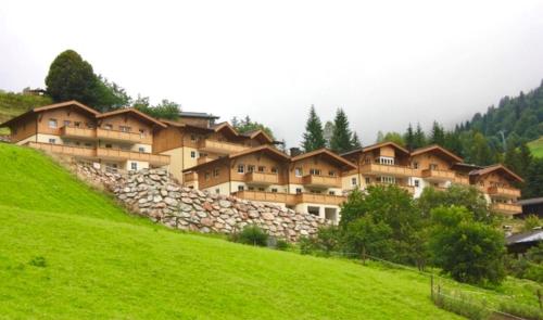Holidayhome with Sauna Genieten in Saalbach Top E2