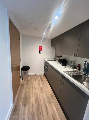 Η κουζίνα ή μικρή κουζίνα στο Studio Flat Close to Queen Square - Flat 1A