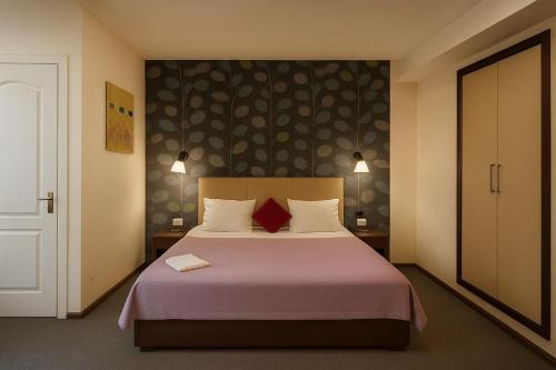 Postel nebo postele na pokoji v ubytování Garden De Baku Hotel