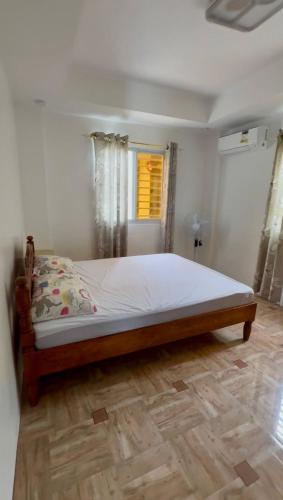 a bedroom with a bed in a room with a window at The Meadow View House in Oobi
