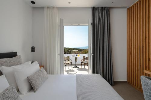 Postel nebo postele na pokoji v ubytování Ammolofos Luxury Apartment & suites