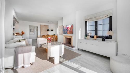 Foto VACATION MARBELLA I Aldea Blanca, Luxury Duplex, Sea View, BBQ Grill, 24-7 Security, Walking Distance to Puerto Banus 1