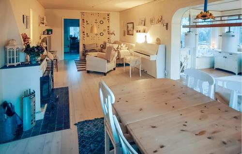 Χώρος καθιστικού στο Stunning Home In Höganäs With Wifi