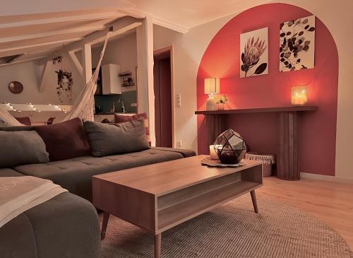 a living room with a couch and a coffee table at Gemütliche Fachwerkwohnung mit Hängematte, Elbnah 300m in Magdeburg