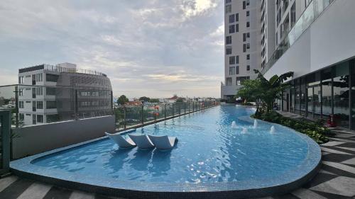 Πισίνα στο ή κοντά στο A lovely Apartment for your Trip in HCMC