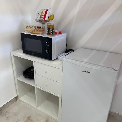 O bucătărie sau chicinetă la 3 Rooms - Perla private loft with jacuzzi