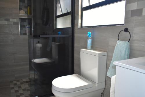 Ένα μπάνιο στο C 4Ever Unit 1 and 2