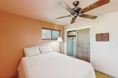 Postel nebo postele na pokoji v ubytování Hummingbird Hideaway