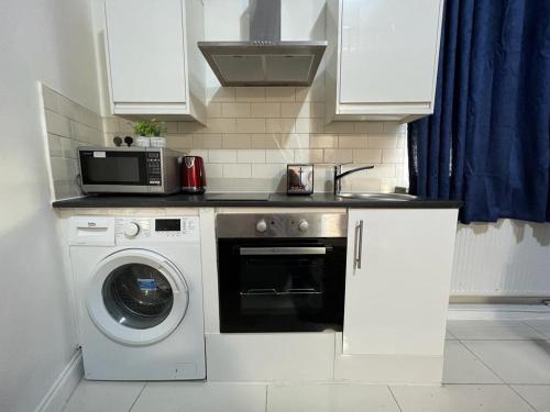 Una cocina o zona de cocina en Malvern Road Studios