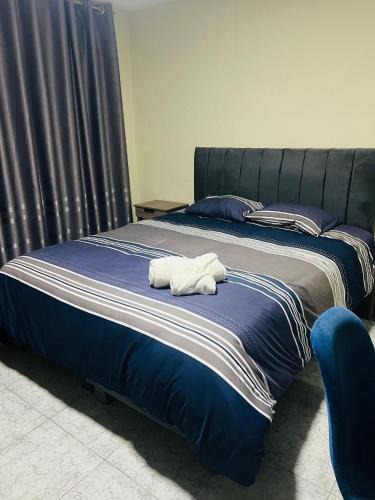 En eller flere senge i et værelse på AShostEcuador, Quito, rooms & suits, Quito cerca parque La Carolina