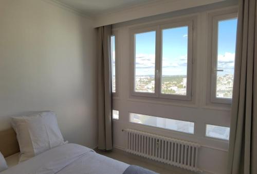 Modern 2-Bed Apt 80m2 with Elevator FREE Parking N19-25