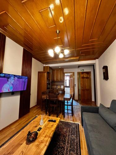 a living room with a couch and a table at MetsoVillas στο κέντρο του Μετσόβου in Metsovo