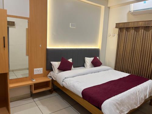 Ένα ή περισσότερα κρεβάτια σε δωμάτιο στο Hotel jagdish palace