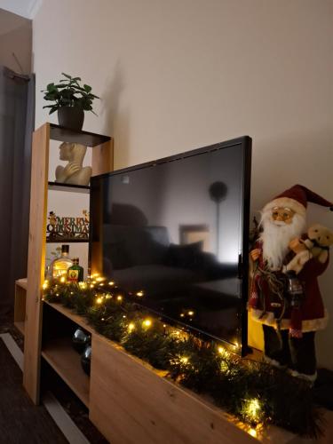 Μια τηλεόραση ή/και κέντρο ψυχαγωγίας στο Andreou Apartment