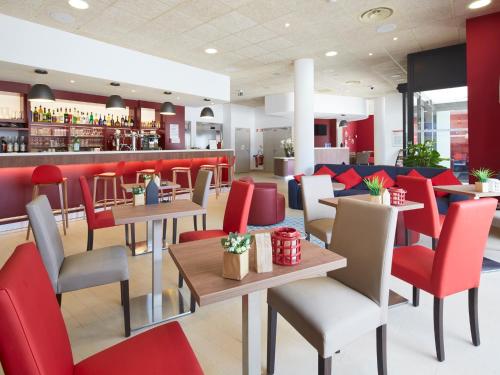 ห้องอาหารหรือที่รับประทานอาหารของ Campanile Ales Centre - Cévennes