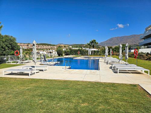 Penthouse apartment in Azahar de Estepona, 2km from Azata Golf