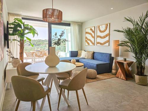Penthouse apartment in Azahar de Estepona, 2km from Azata Golf