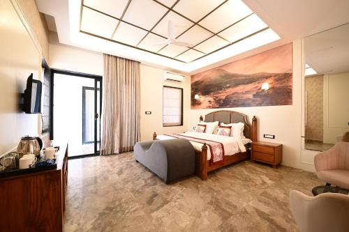 Ένα ή περισσότερα κρεβάτια σε δωμάτιο στο The Bhagwati Cottage & Villa