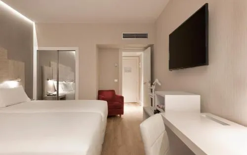NH Madrid Chamberí photo 9