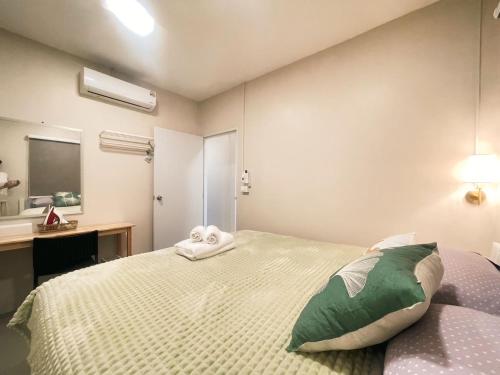 Ένα ή περισσότερα κρεβάτια σε δωμάτιο στο ใหม่เอี่ยม ใกล้ตลาดวารินเจริญศรี รองรับ4ท่าน และ Pet friendly