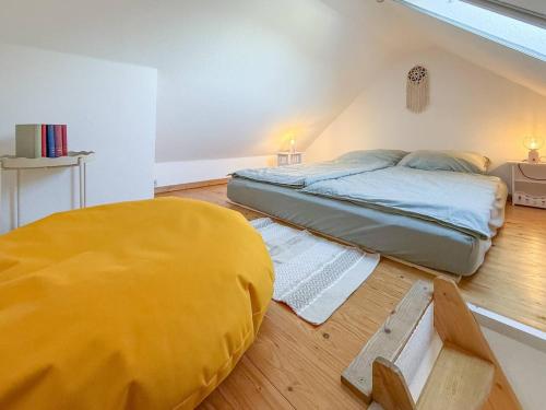 Postel nebo postele na pokoji v ubytování Wohnen mit Weitblick-Eifel pur