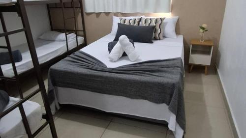 Un ou plusieurs lits dans un hébergement de l'établissement Rubi casa de temporada 2