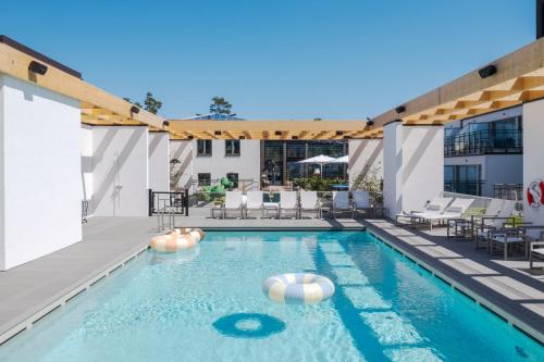 a swimming pool with volleyballs in the water on a building at Hotel Riviera Strand in Båstad