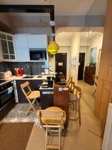 Kuchyň nebo kuchyňský kout v ubytování The Bleu Mansion Iligan