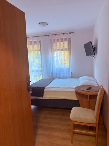 Postel nebo postele na pokoji v ubytování STARA KUŹNIA Pokoje Gościnne