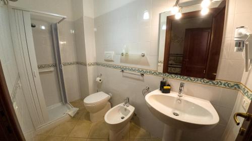 Un baño de Sardinian Gallery Sa Piatta