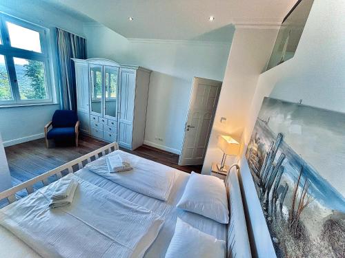a bedroom with a large bed and an aquarium at Appartement Baltic Pearl in Ostseebad Sellin