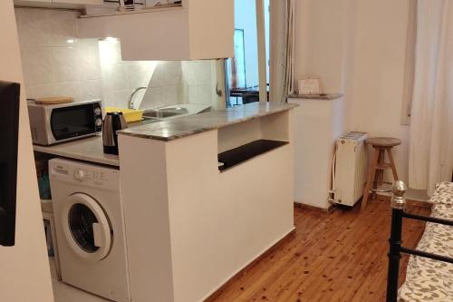 Studio - Sleeps 4 - Most Central Location