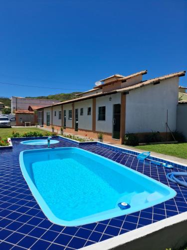 Bazén v ubytování Suítes Vila das Ondas Búzios nebo v jeho okolí