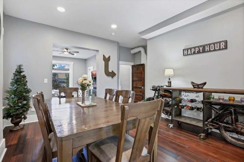 Гостиная зона в Spacious 3BR Home Minutes to Downtown Columbus