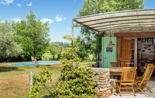 En have udenfor Mas Piscine Proche Uzès