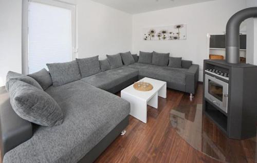 Χώρος καθιστικού στο Cozy Home In Röbel With Sauna