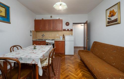 Pet Friendly Apartment In Porec With Wifi