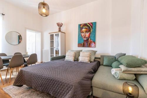 Χώρος καθιστικού στο Stylish old apartment with terrace in Neuwied