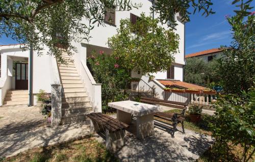 1 Bedroom Cozy Apartment In Porec