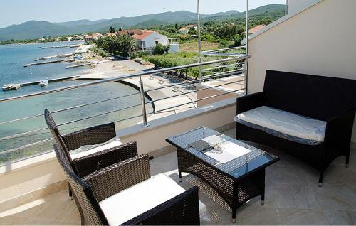 Awesome Apartment In Sreser With Wifi