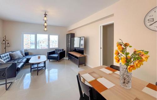 Stunning Apartment In Torrevieja