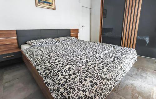 Beautiful Apartment In Lumbarda With Wifi