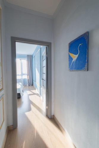 a room with an open door with a painting on the wall at Однокомнатные и 2х комнатные квартиры на Туране in Taldykolʼ
