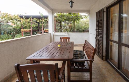 Cozy Apartment In Porec With Wifi